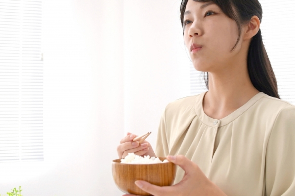 よく噛んで食べることを意識する